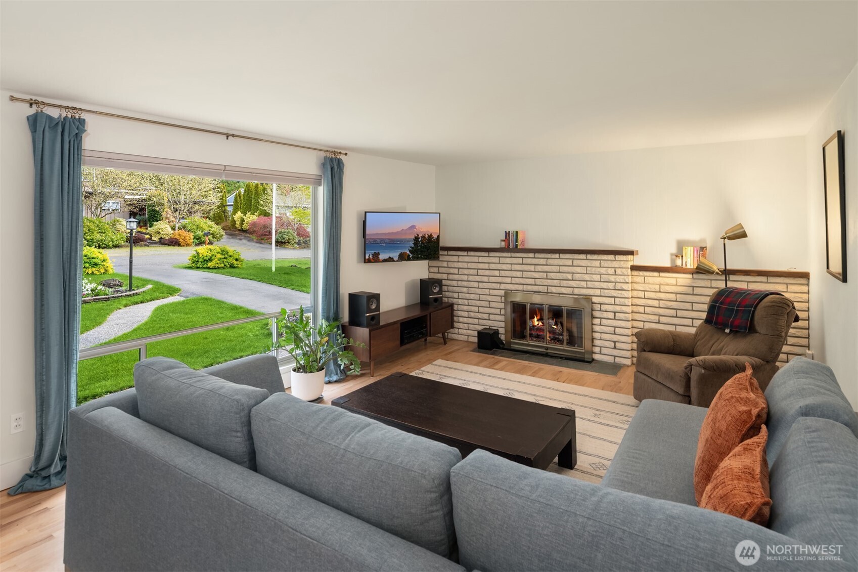 533 N 185th Place
