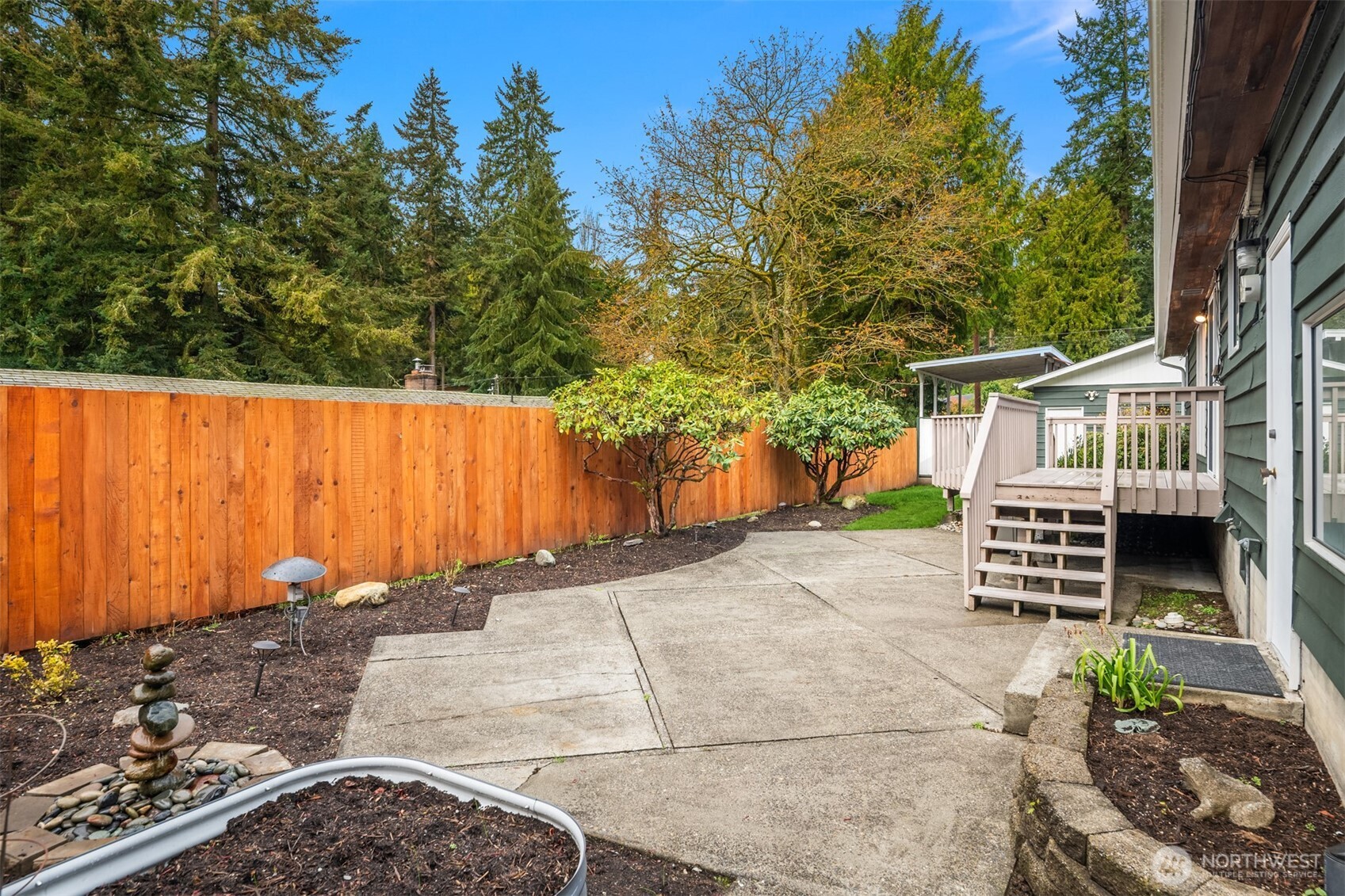 533 N 185th Place