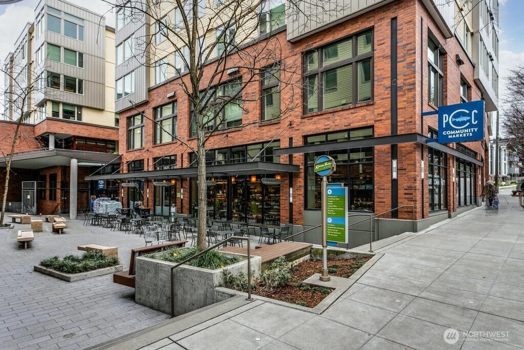 410 NE 70th Street Unit: 204
