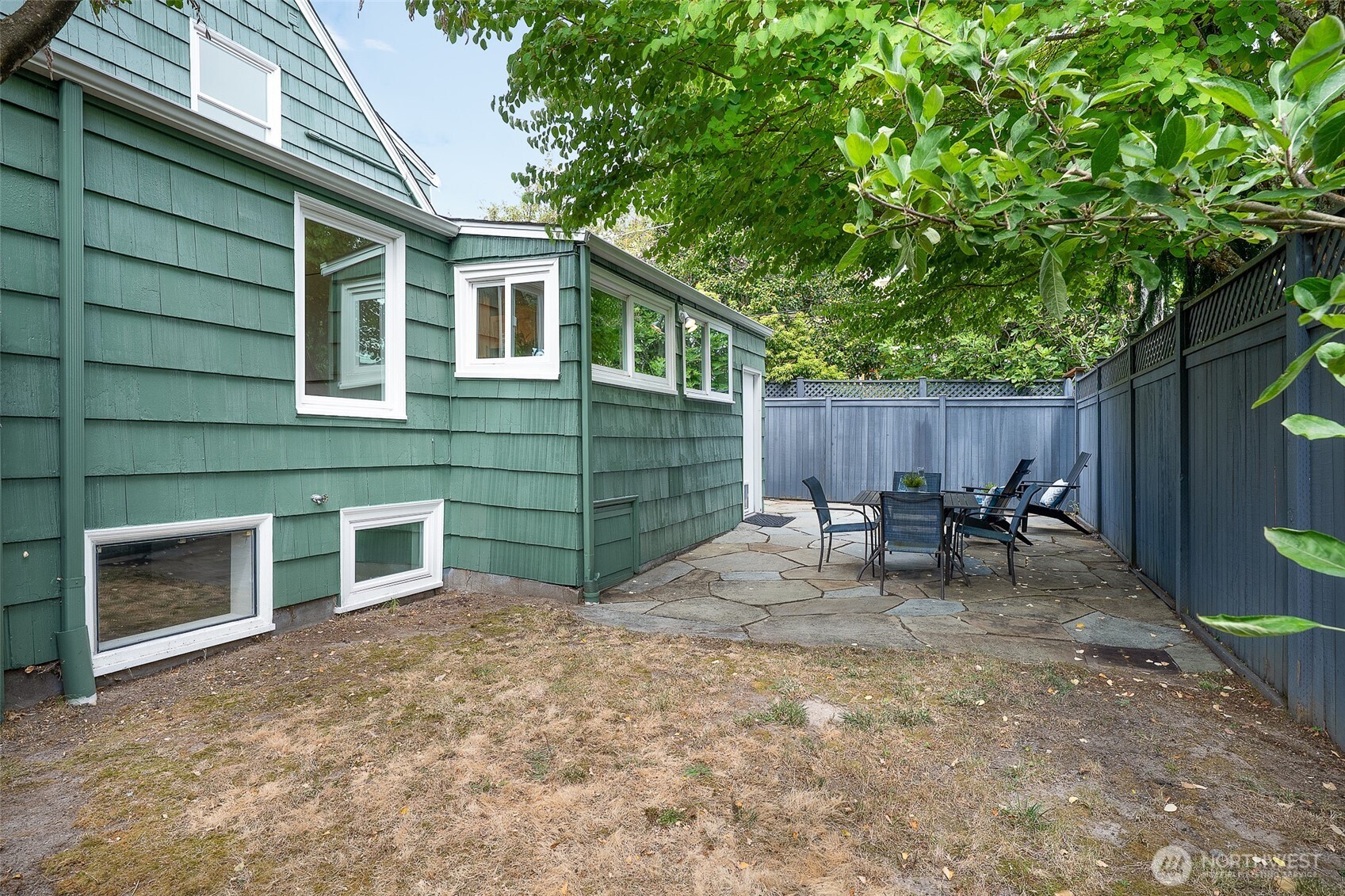 1512 6th Avenue W