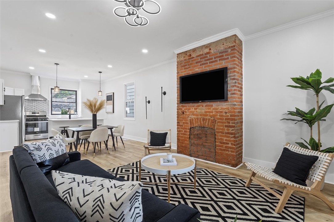 1247 Benton Ave