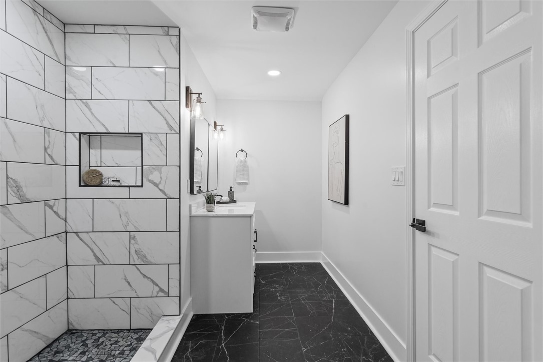 1247 Benton Ave