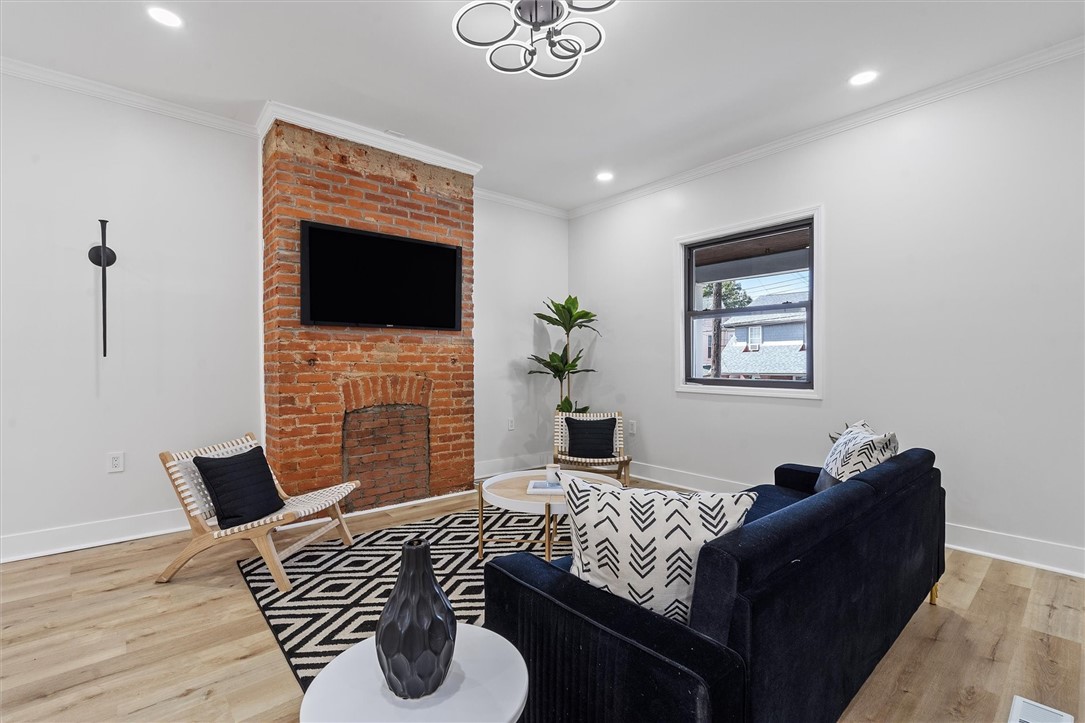 1247 Benton Ave