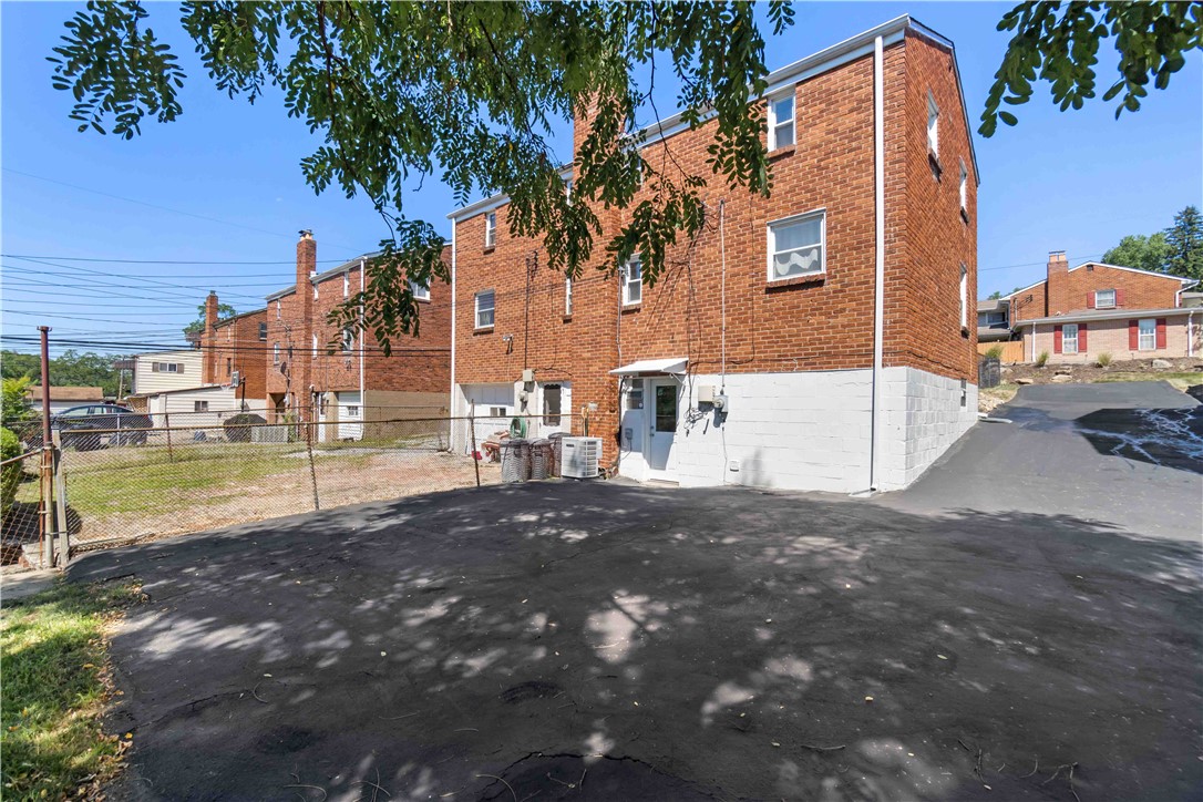 1454 Perri Dr