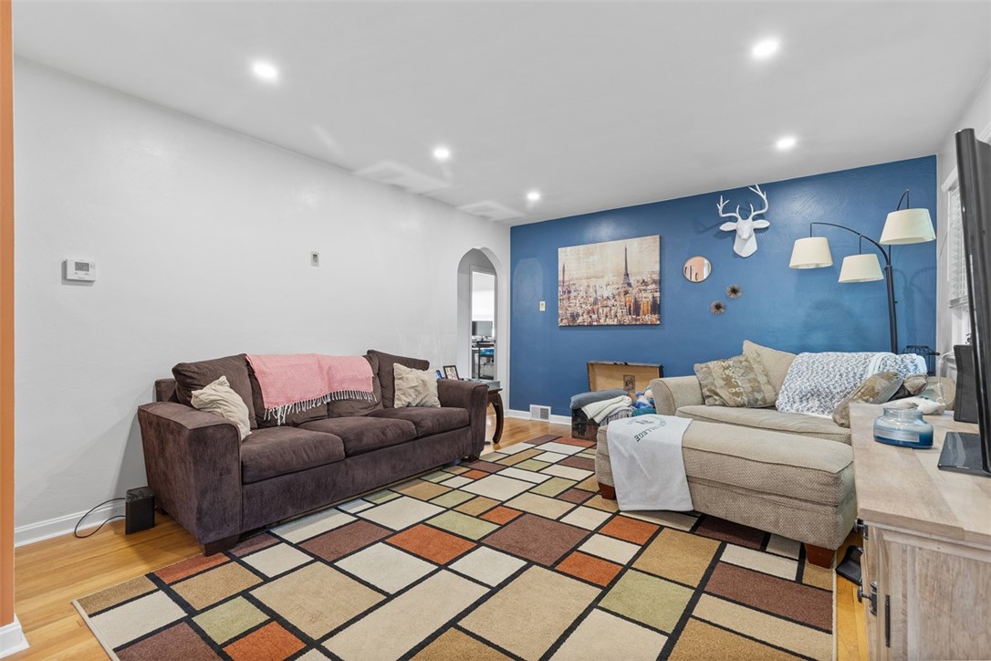 830 W Pike Street