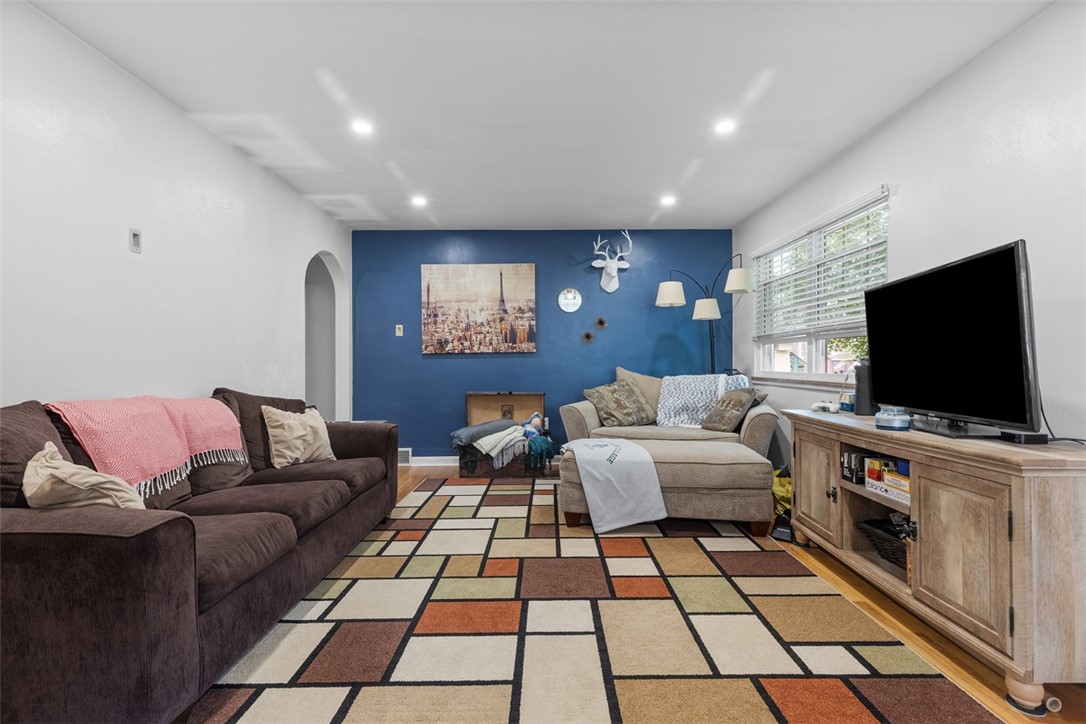 830 W Pike Street