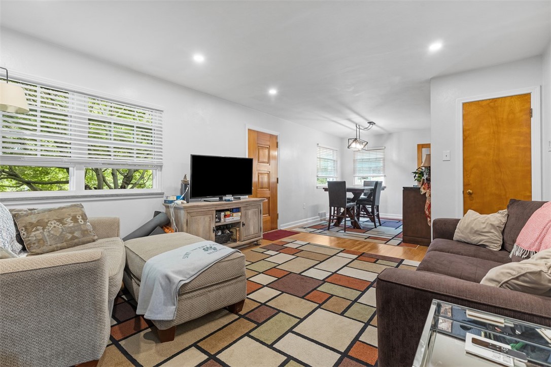 830 W Pike Street