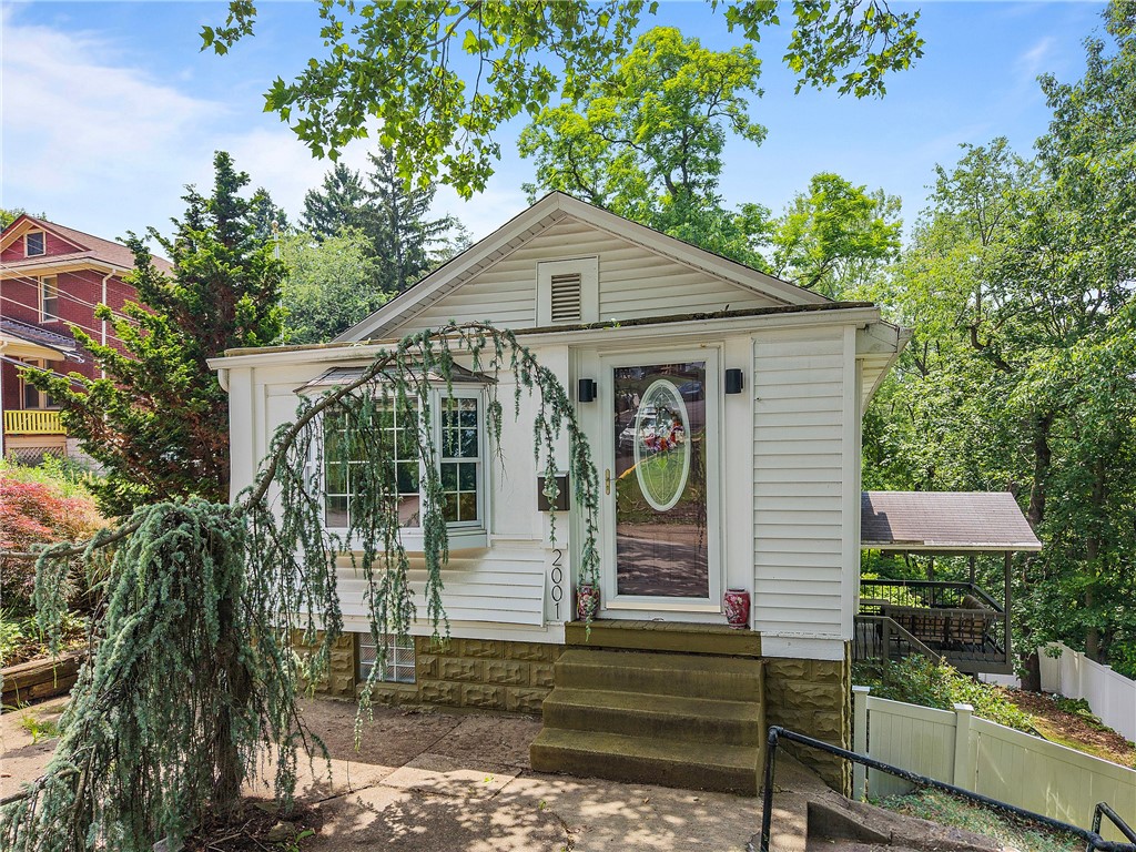 2001 Potomac Ave