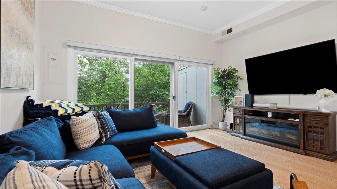 718 Carriage Circle
