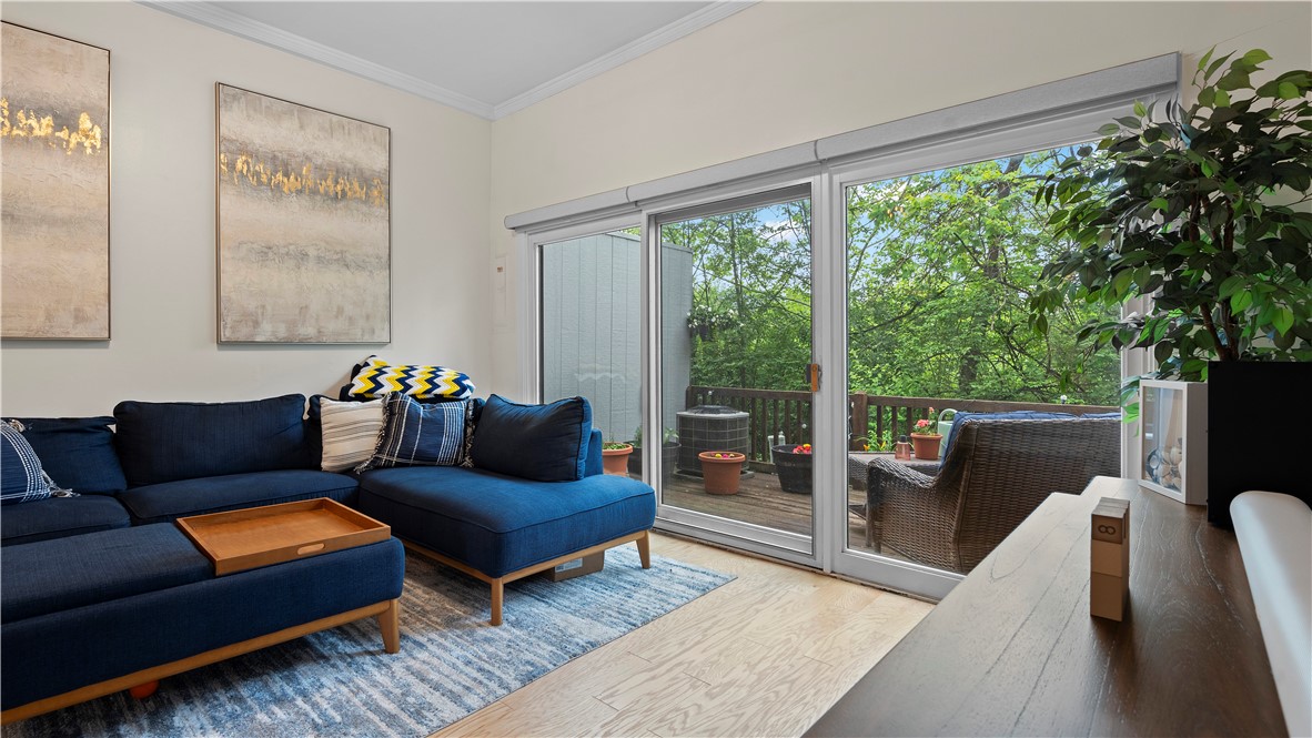 718 Carriage Circle
