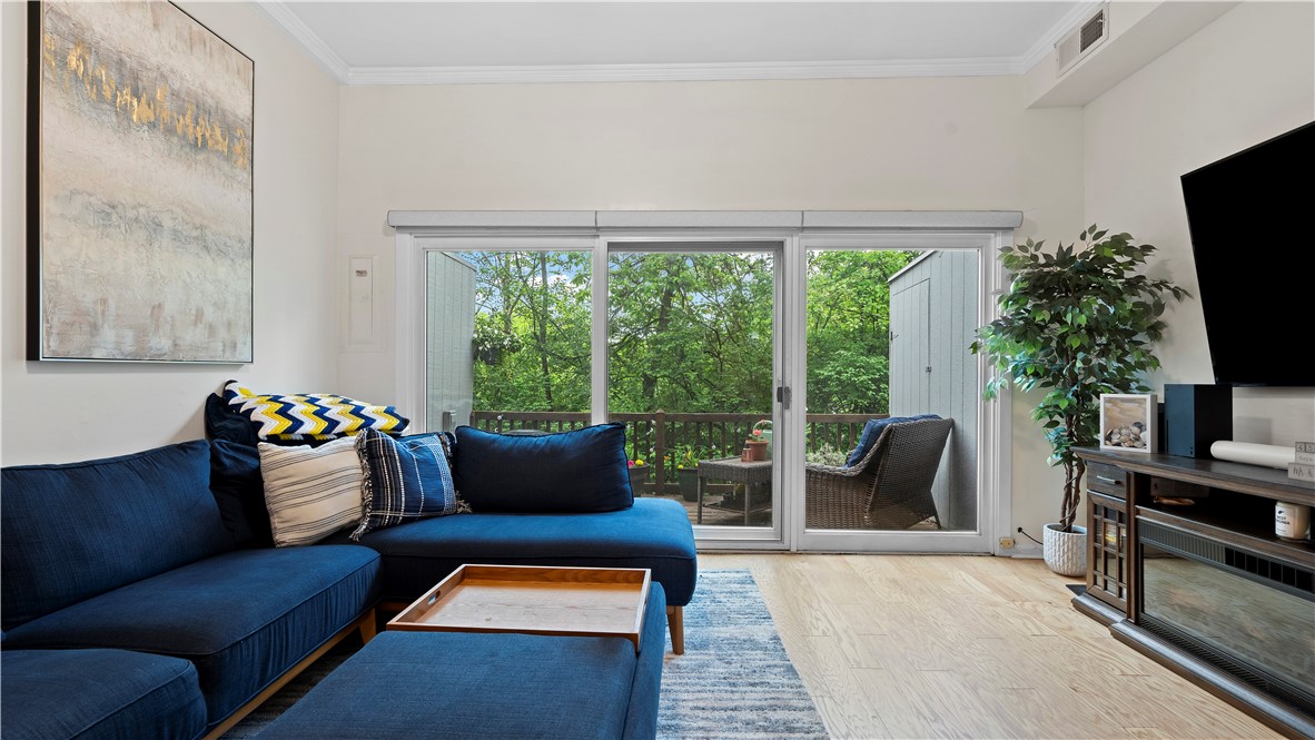 718 Carriage Circle