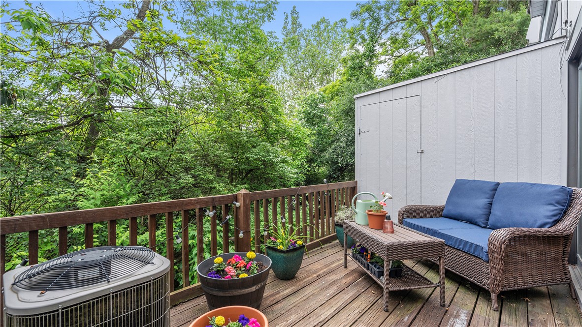 718 Carriage Circle