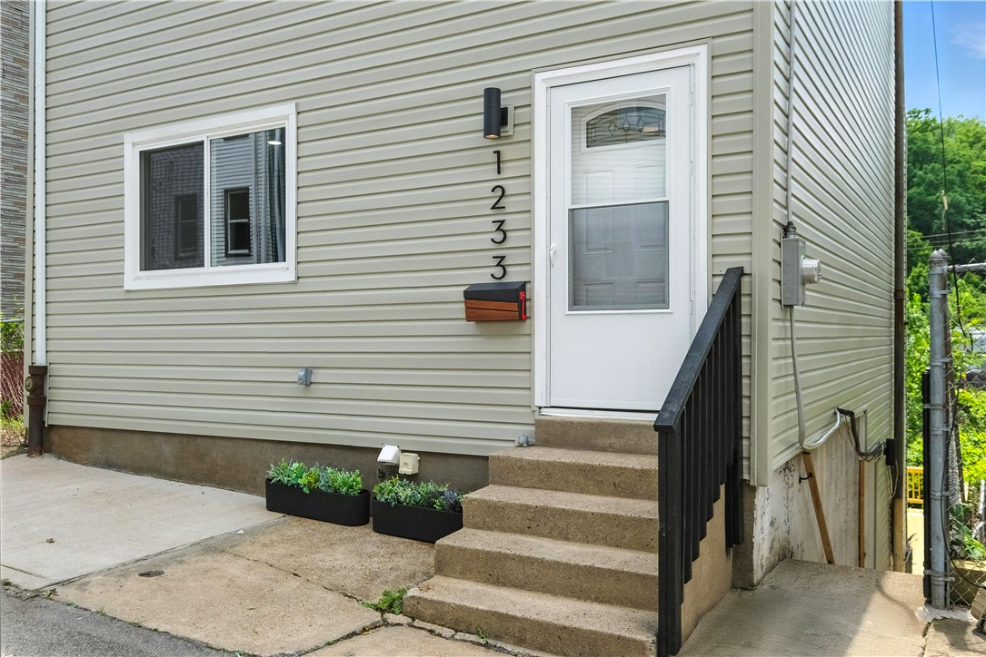 1233 High Street