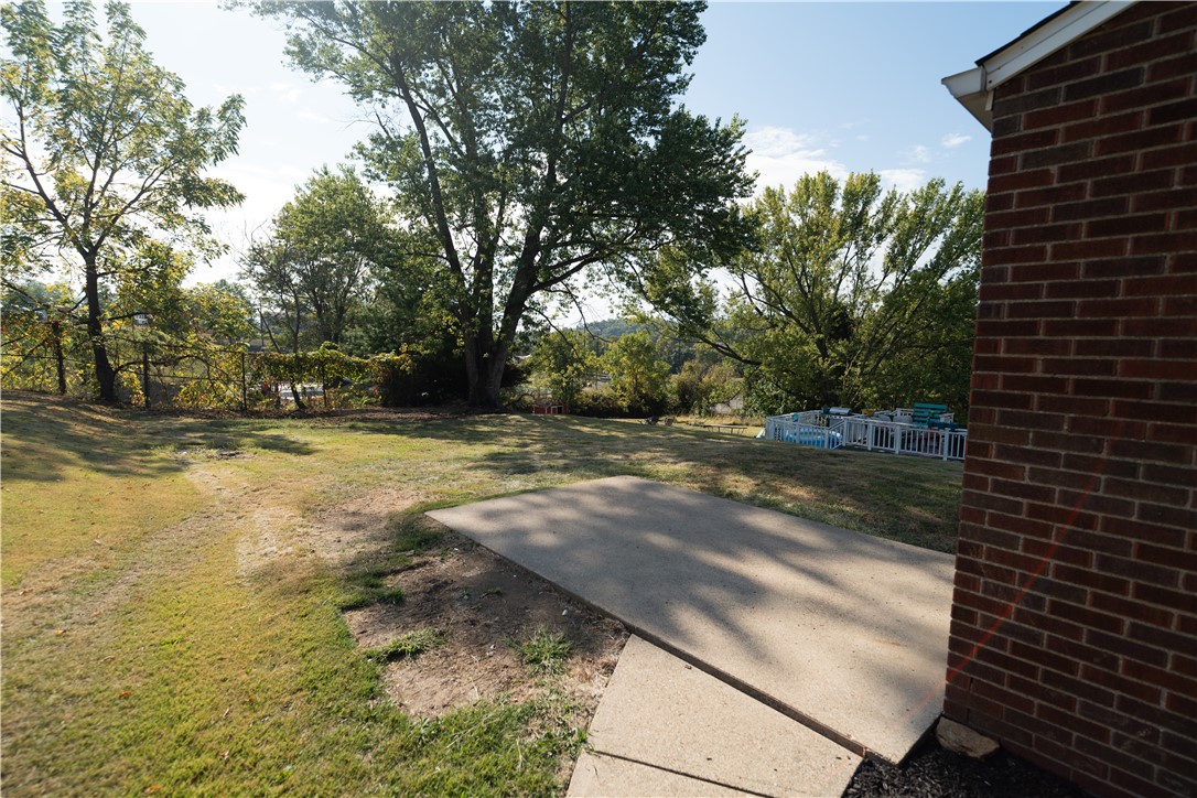 746 Lechner Ln
