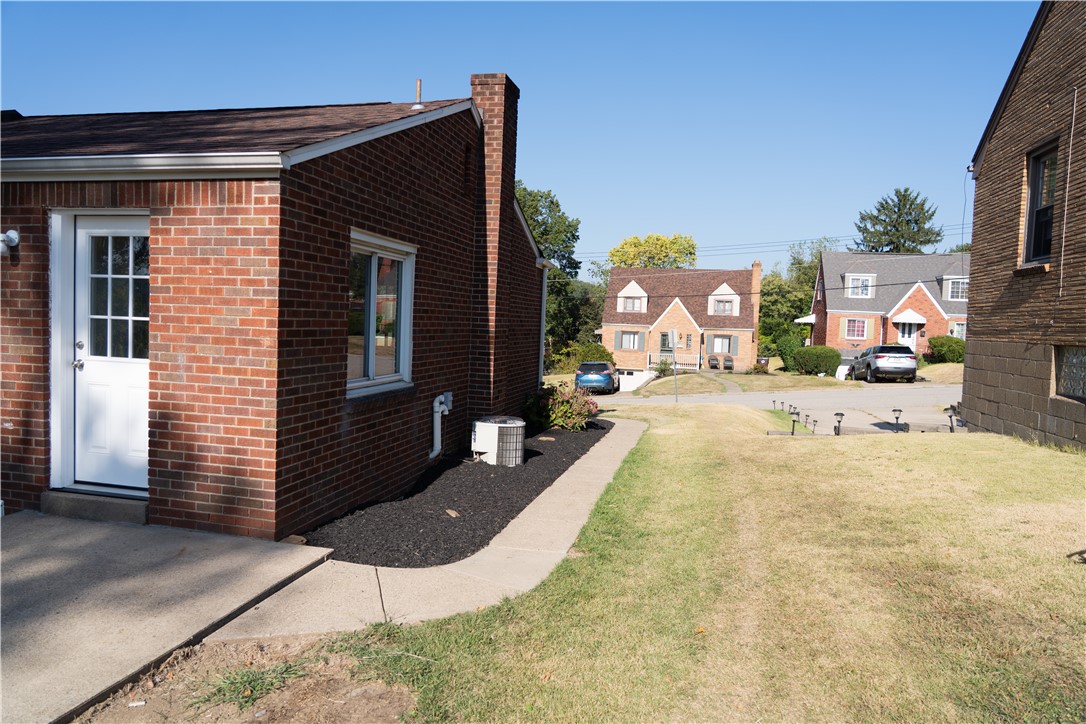 746 Lechner Ln