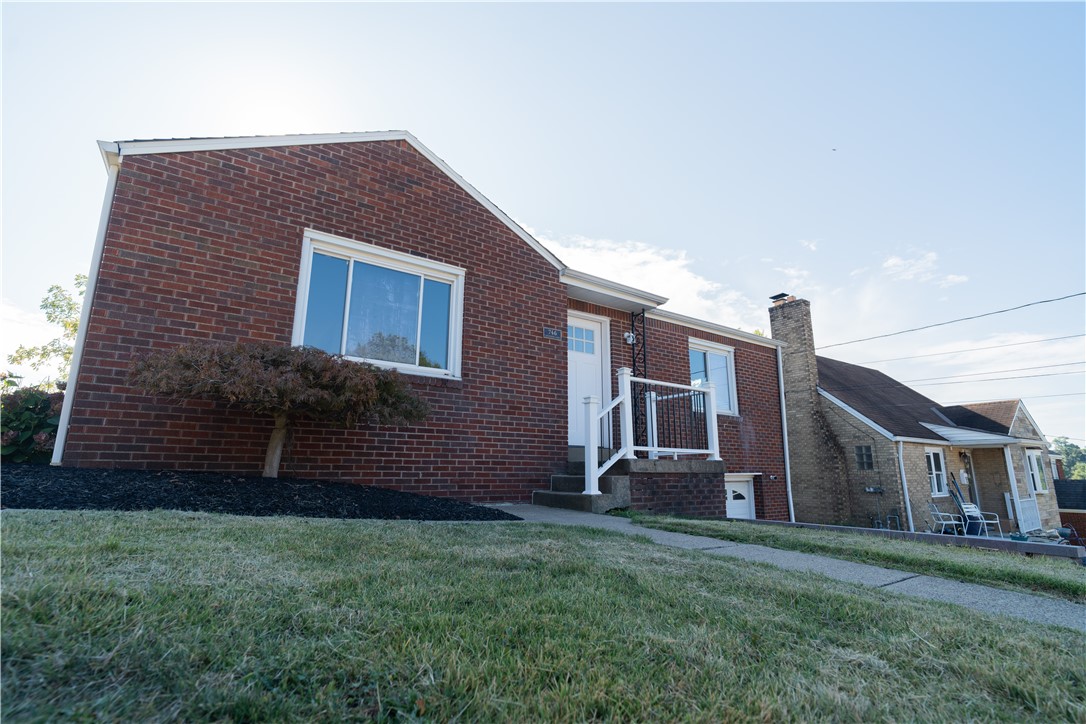 746 Lechner Ln