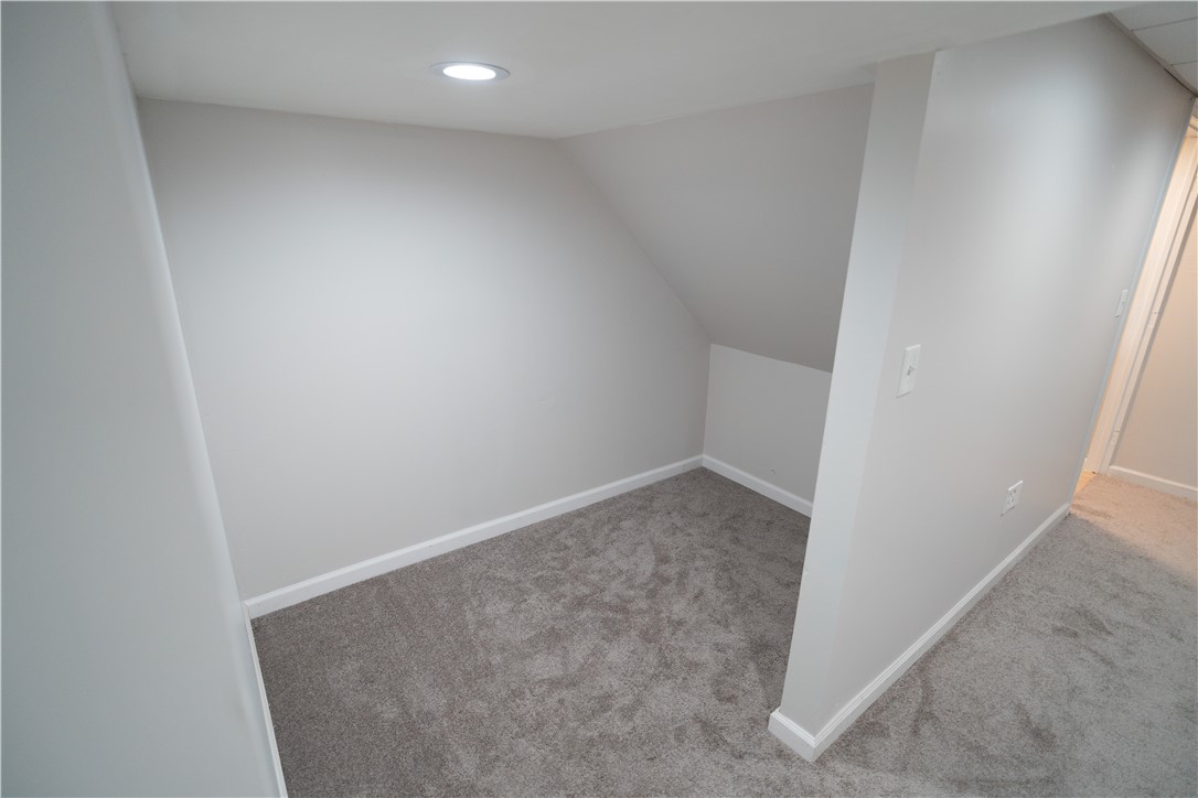 746 Lechner Ln