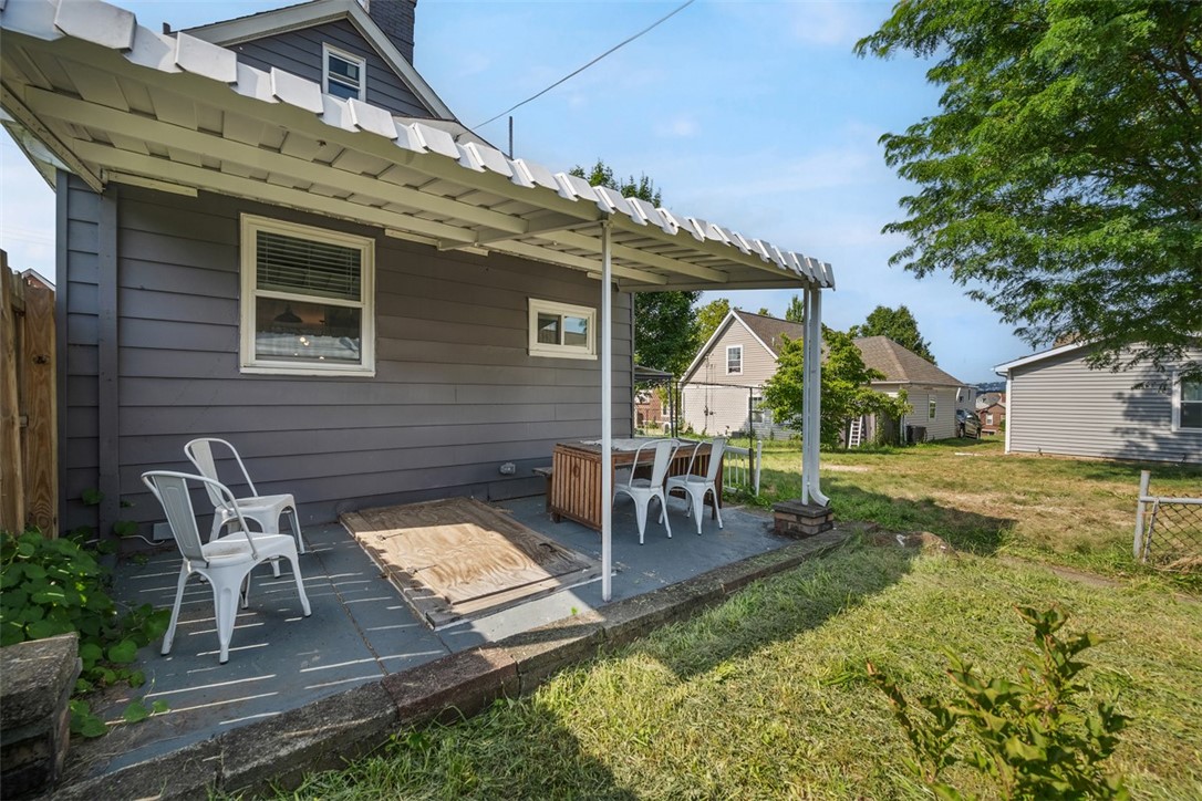 246 E 14th Ave