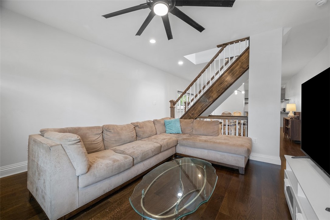 246 E 14th Ave