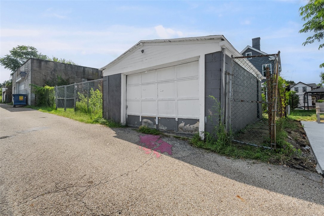 246 E 14th Ave