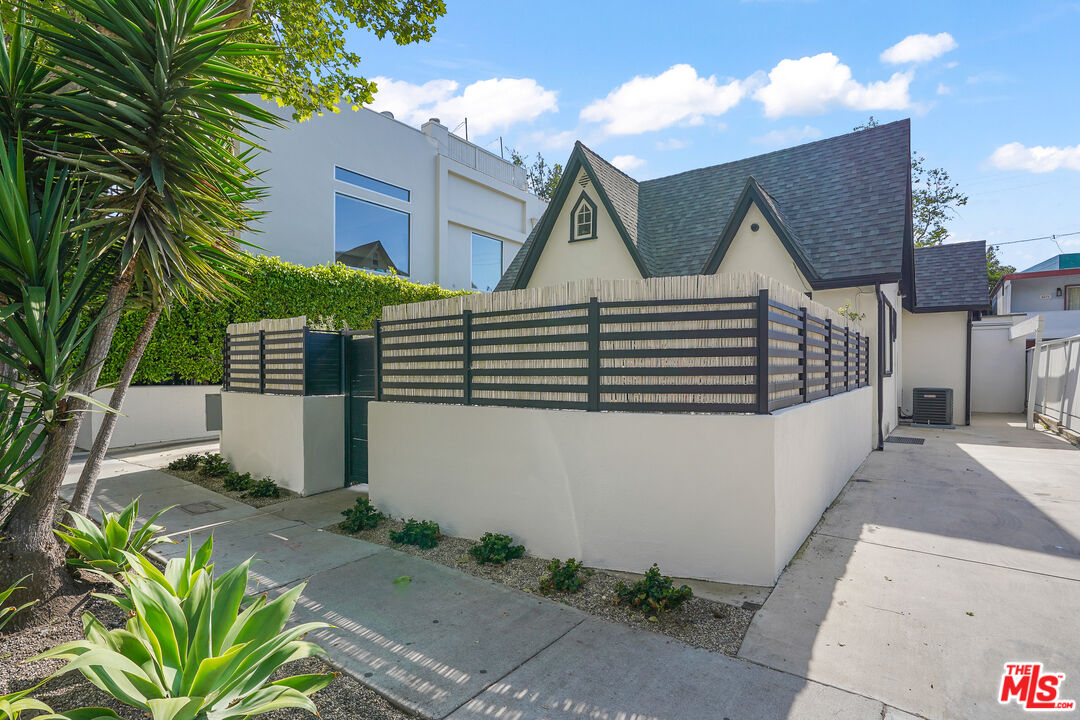 617 Westmount Dr