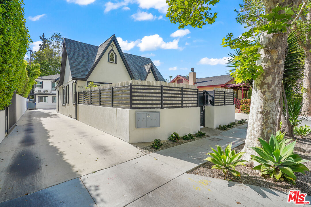 617 Westmount Dr