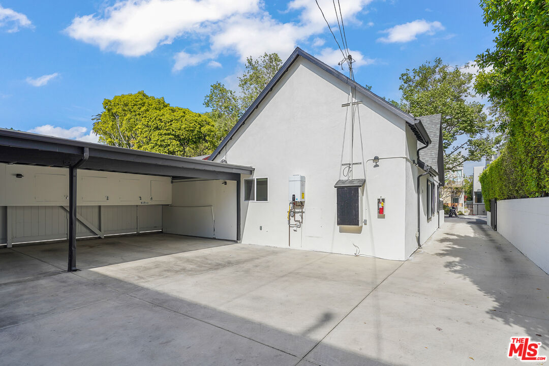 617 Westmount Dr
