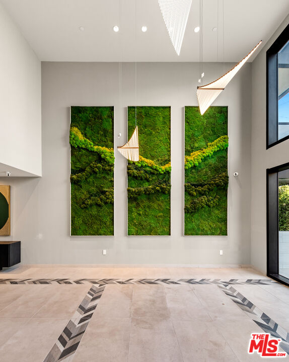 505 S Barrington Ave Unit: 407