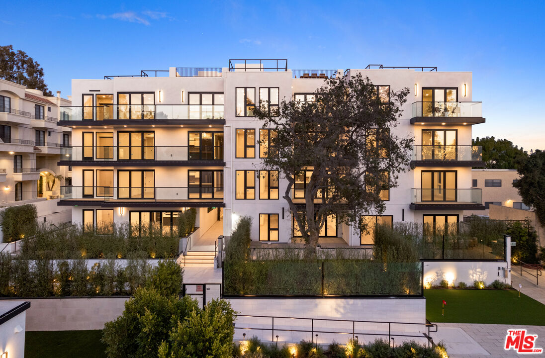 505 S Barrington Ave Unit: 407