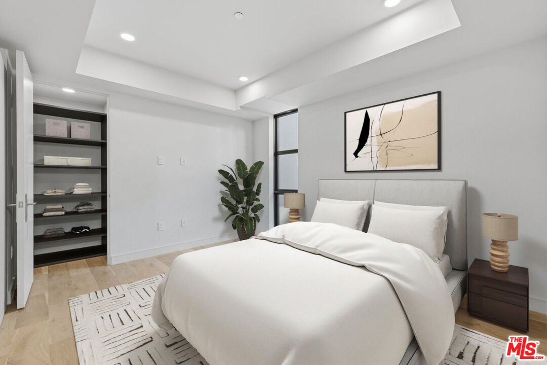 505 S Barrington Ave Unit: 304