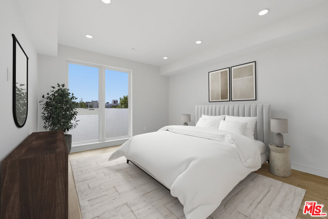 505 S Barrington Ave Unit: 304