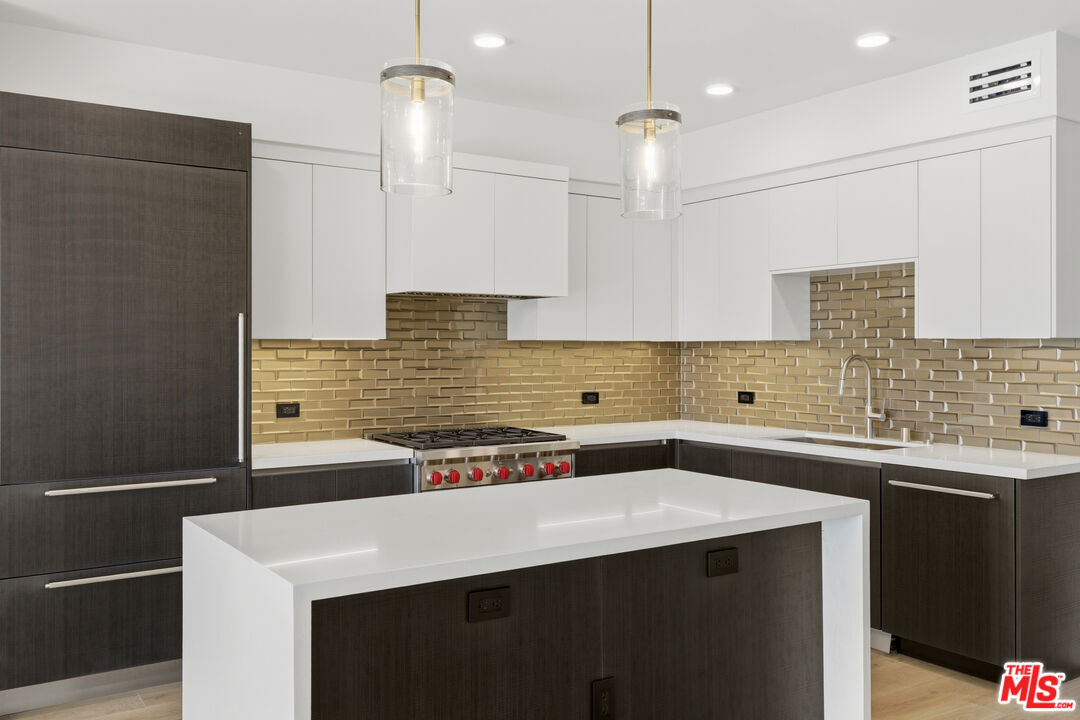 505 S Barrington Ave Unit: 304