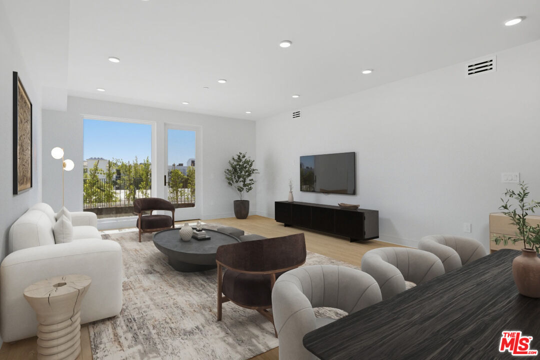 505 S Barrington Ave Unit: 304