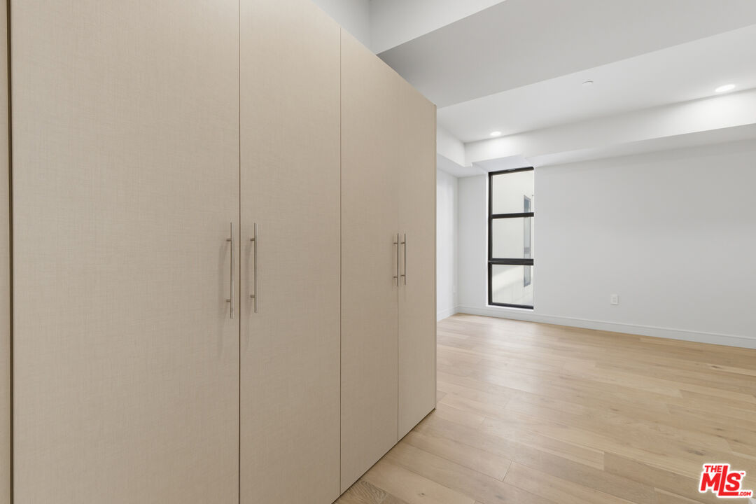 505 S Barrington Ave Unit: 304