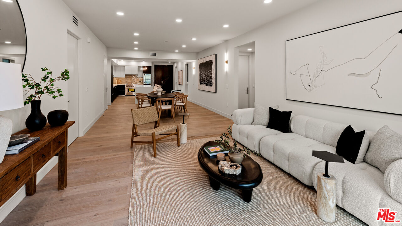 505 S Barrington Ave Unit: 108