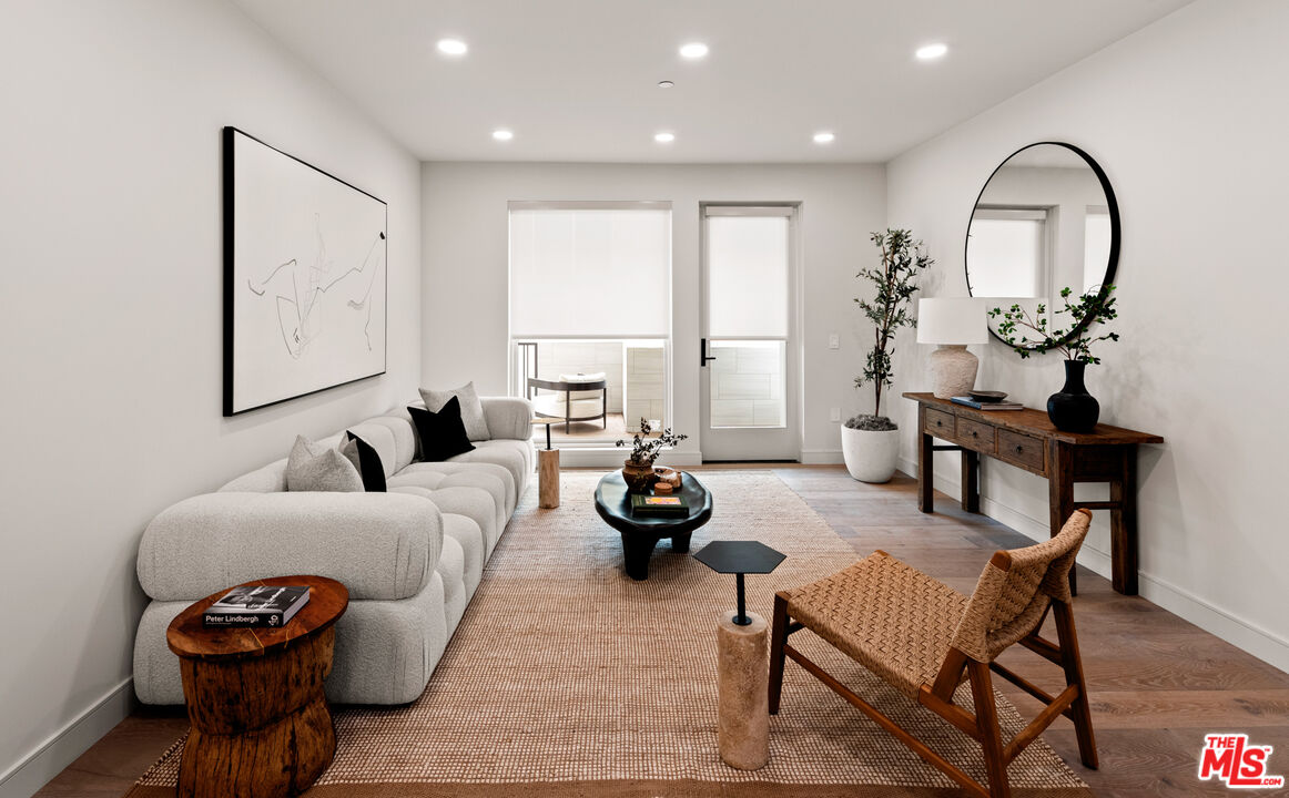 505 S Barrington Ave Unit: 108