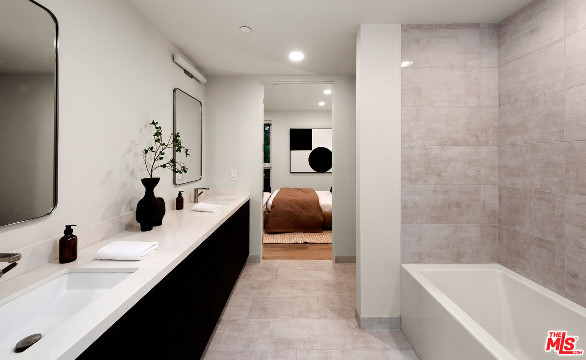 505 S Barrington Ave Unit: 108