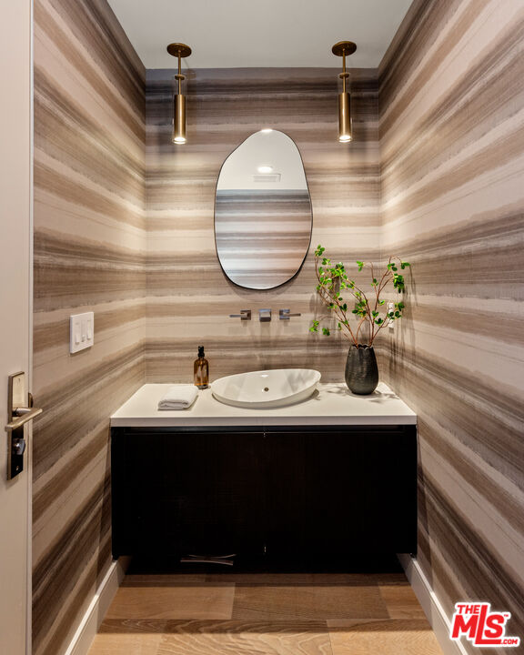 505 S Barrington Ave Unit: 108