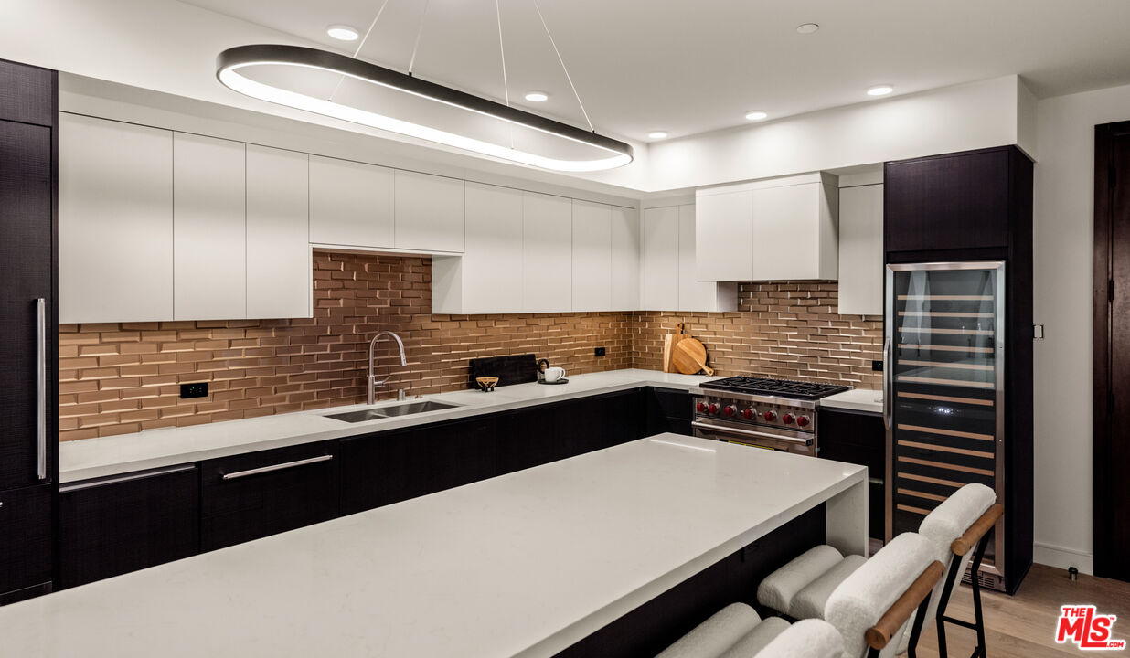 505 S Barrington Ave Unit: 108