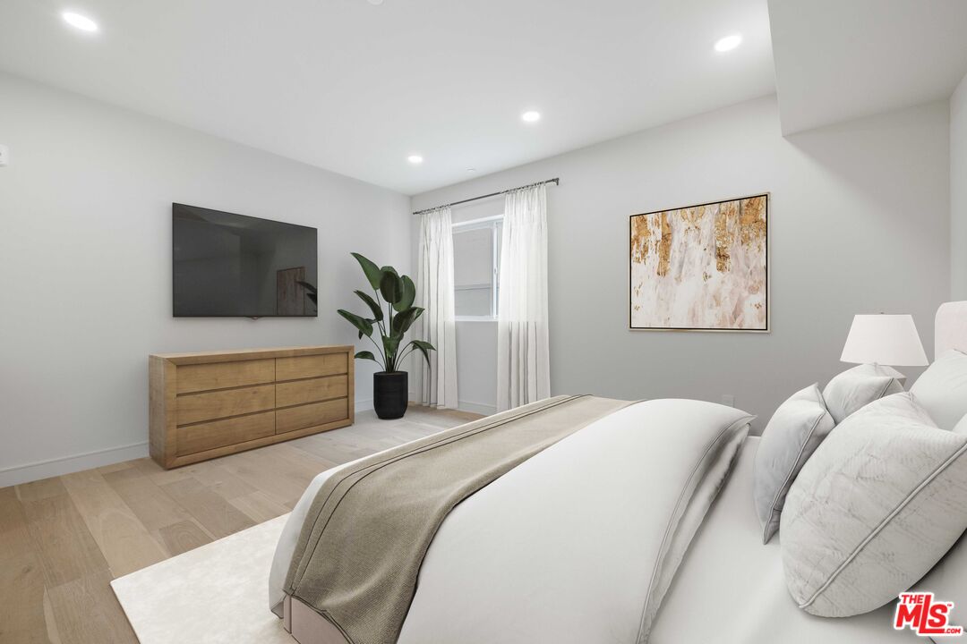 505 S Barrington Ave Unit: 109