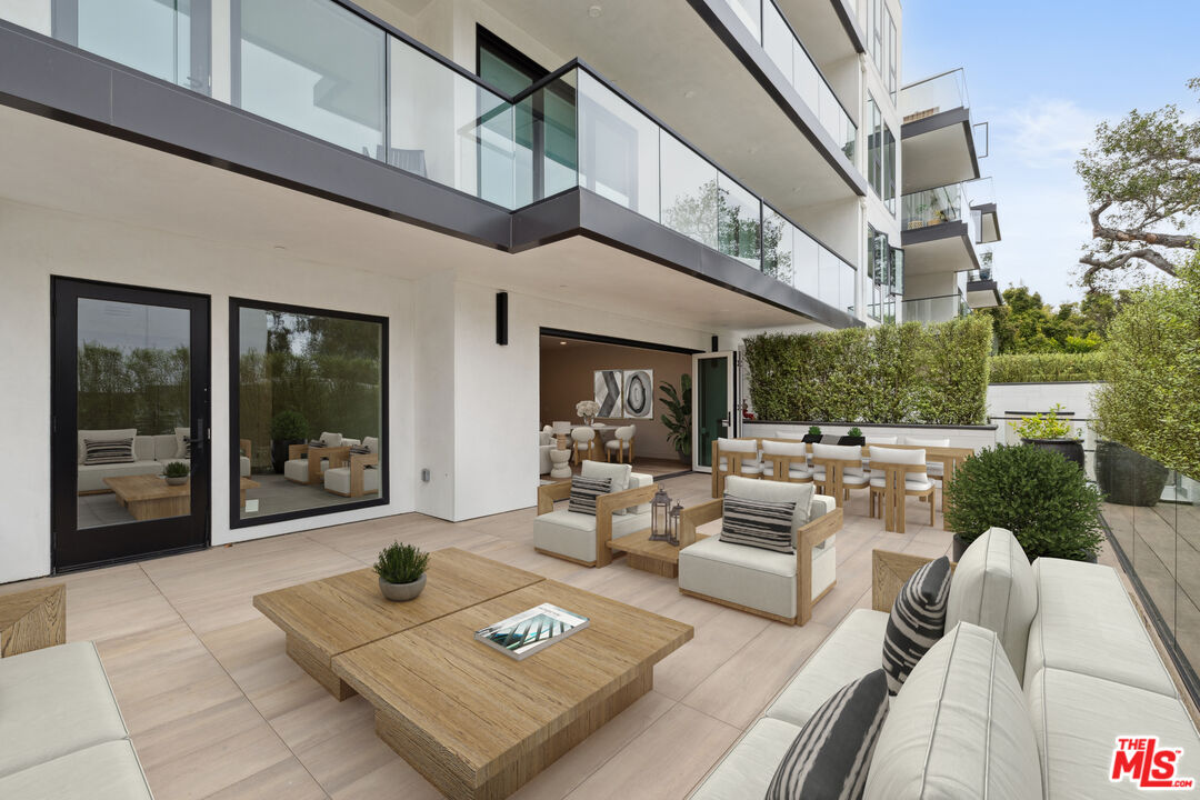 505 S Barrington Ave Unit: 109