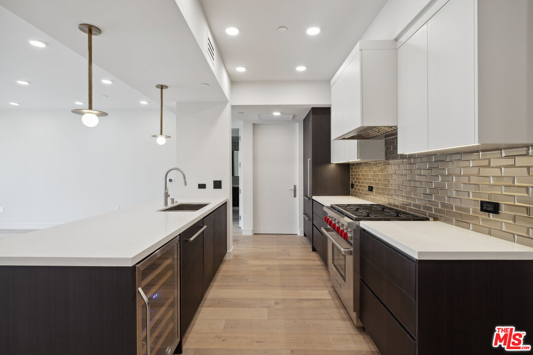 505 S Barrington Ave Unit: 109