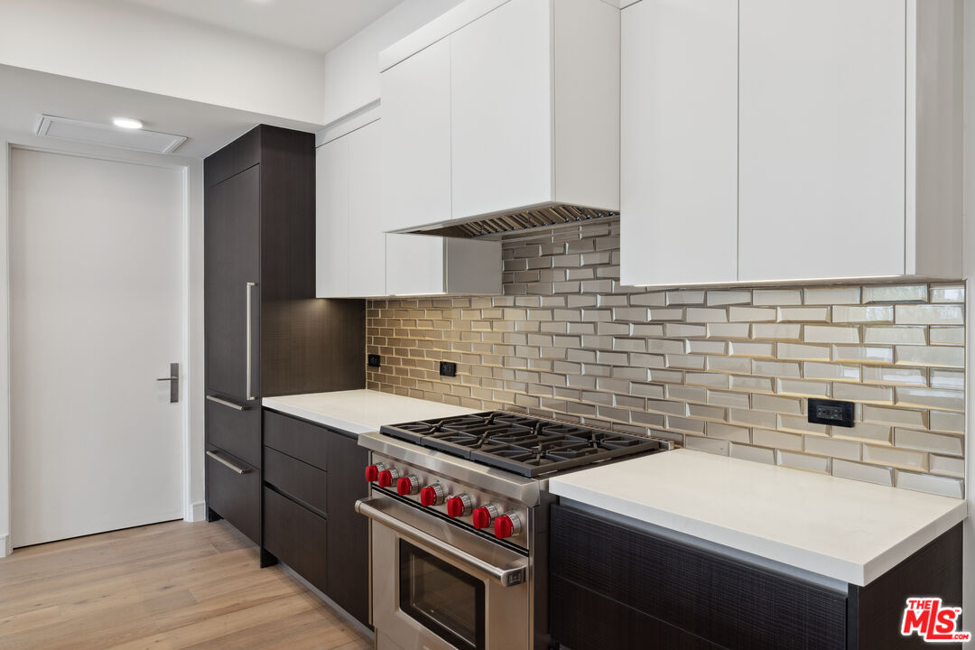 505 S Barrington Ave Unit: 109