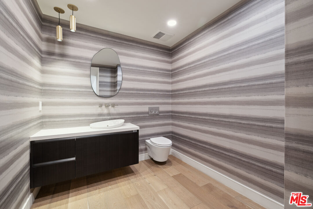 505 S Barrington Ave Unit: 109