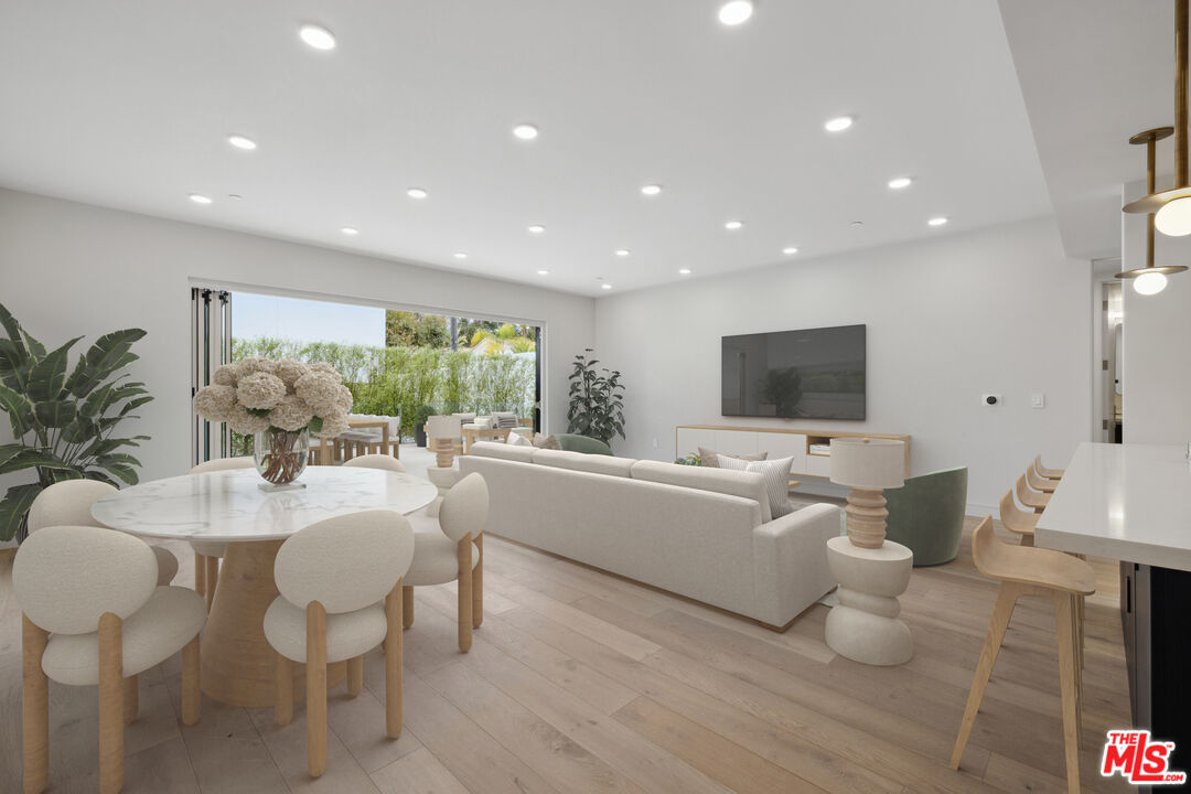 505 S Barrington Ave Unit: 109