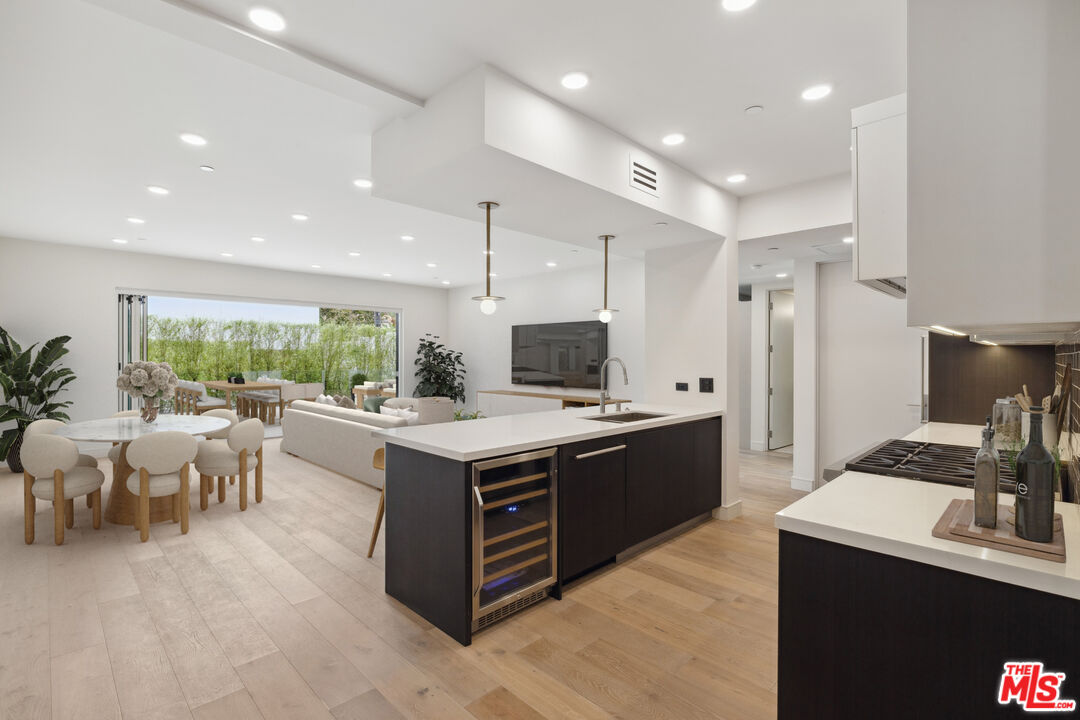 505 S Barrington Ave Unit: 109