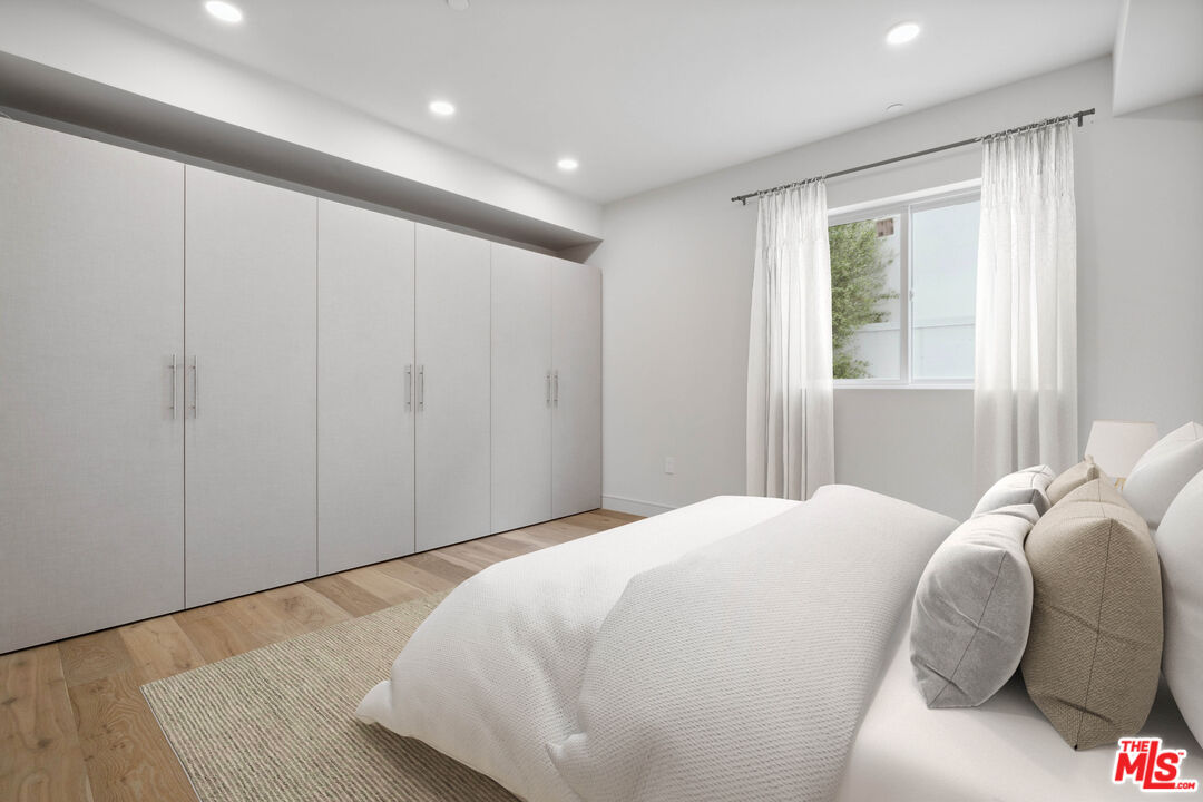 505 S Barrington Ave Unit: 109