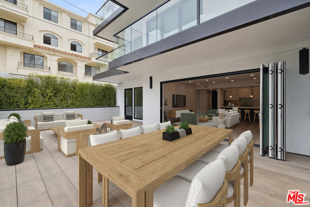 505 S Barrington Ave Unit: 109