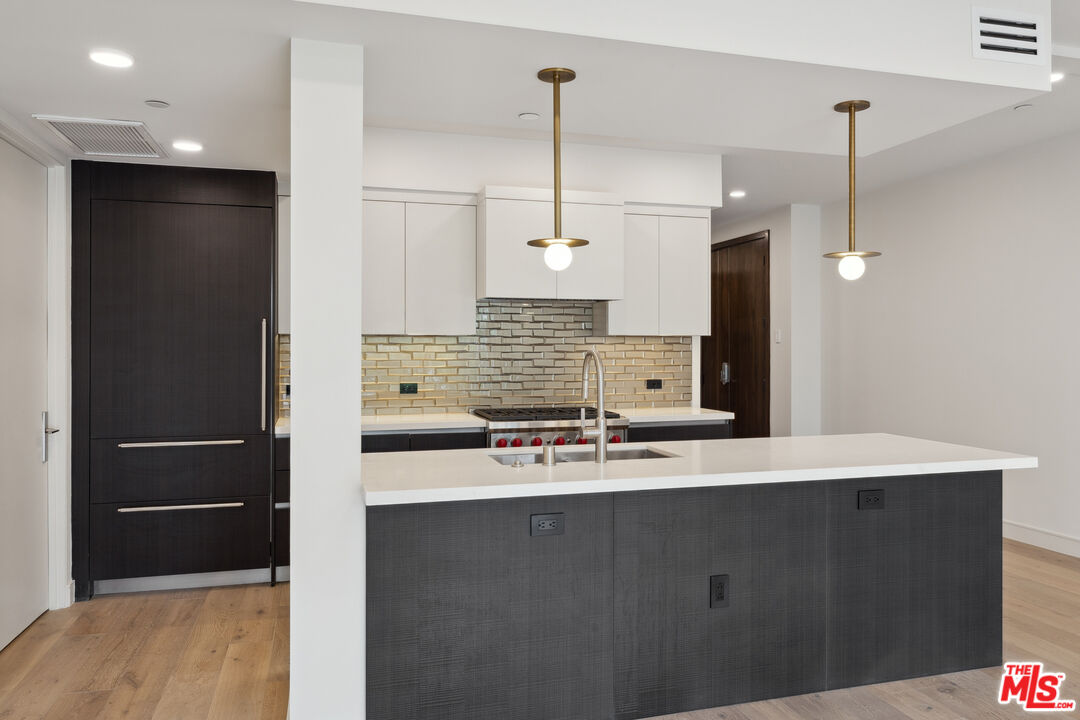 505 S Barrington Ave Unit: 109