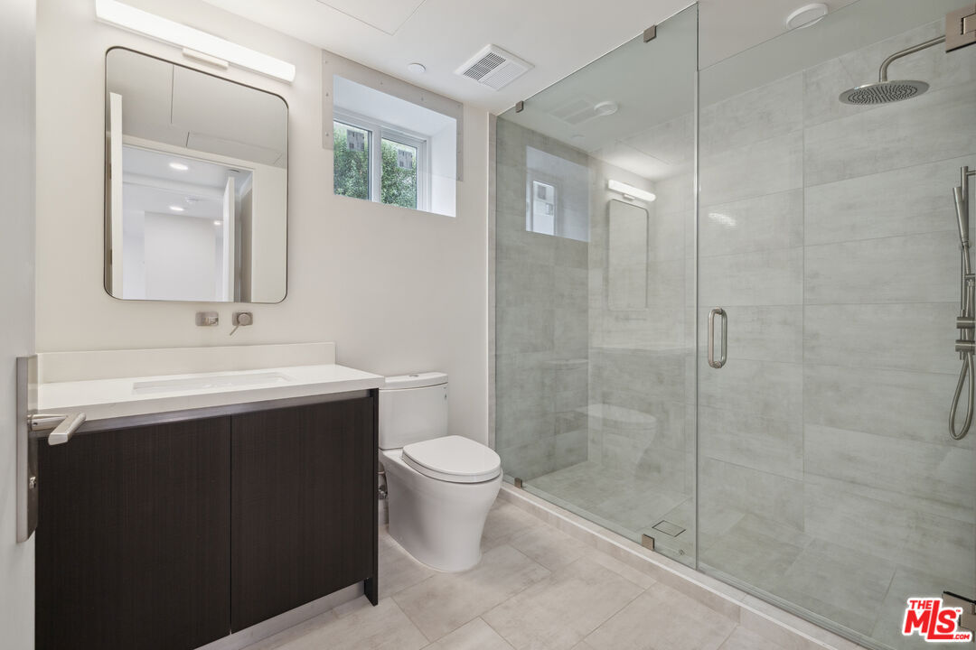 505 S Barrington Ave Unit: 109